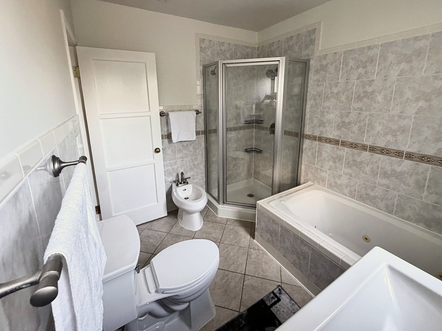 Furnished 2BR Home · Near JPL, photo 15 of 17