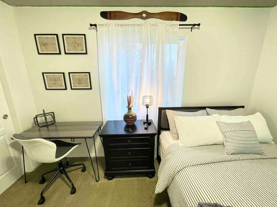 Aviator's Alcove