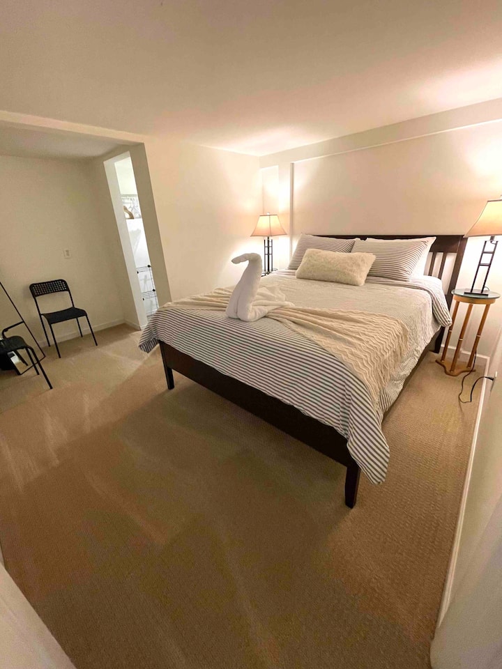 University District - Private Apartment, photo 2 of 20